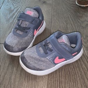 Toddler Girls Nike Shoes size 7